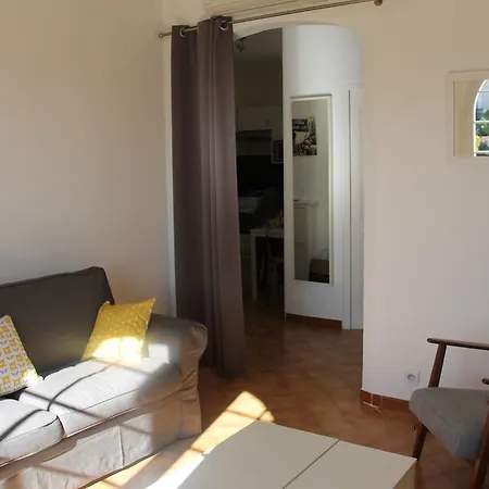 Appartement Beau T2 En Centre Avec Parking Prive Bandol