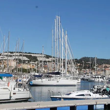 Appartamento Beau T2 En Centre Avec Parking Privé